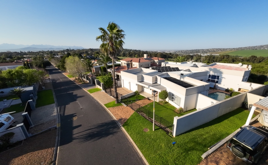 6 Bedroom Property for Sale in Vergesig Western Cape